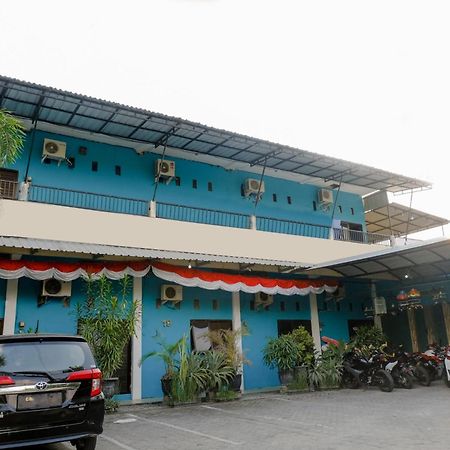 Oyo 1784 Hj. Aniek Residence Madiun Exterior photo