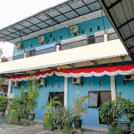 Oyo 1784 Hj. Aniek Residence Madiun Exterior photo