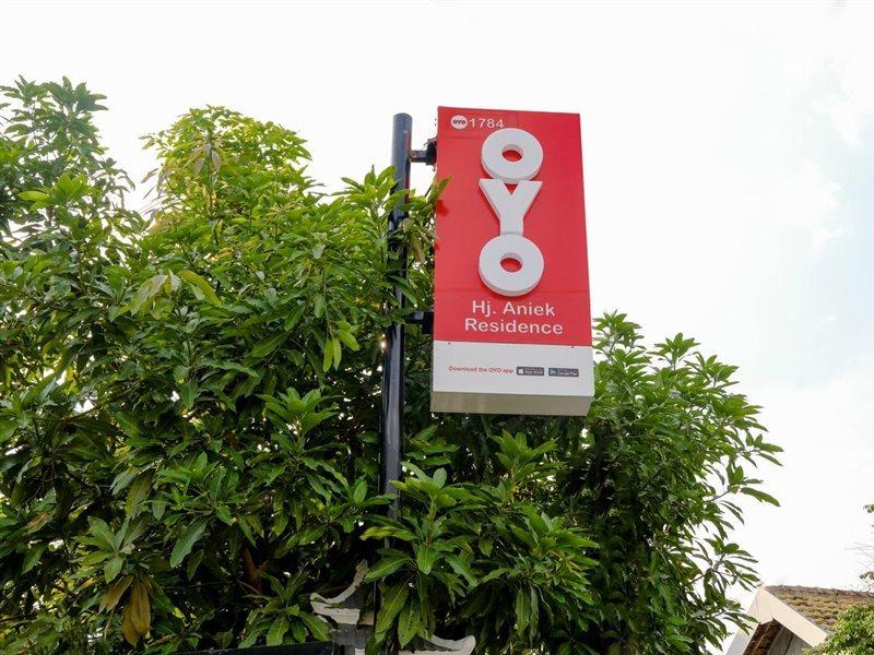 Oyo 1784 Hj. Aniek Residence Madiun Exterior photo