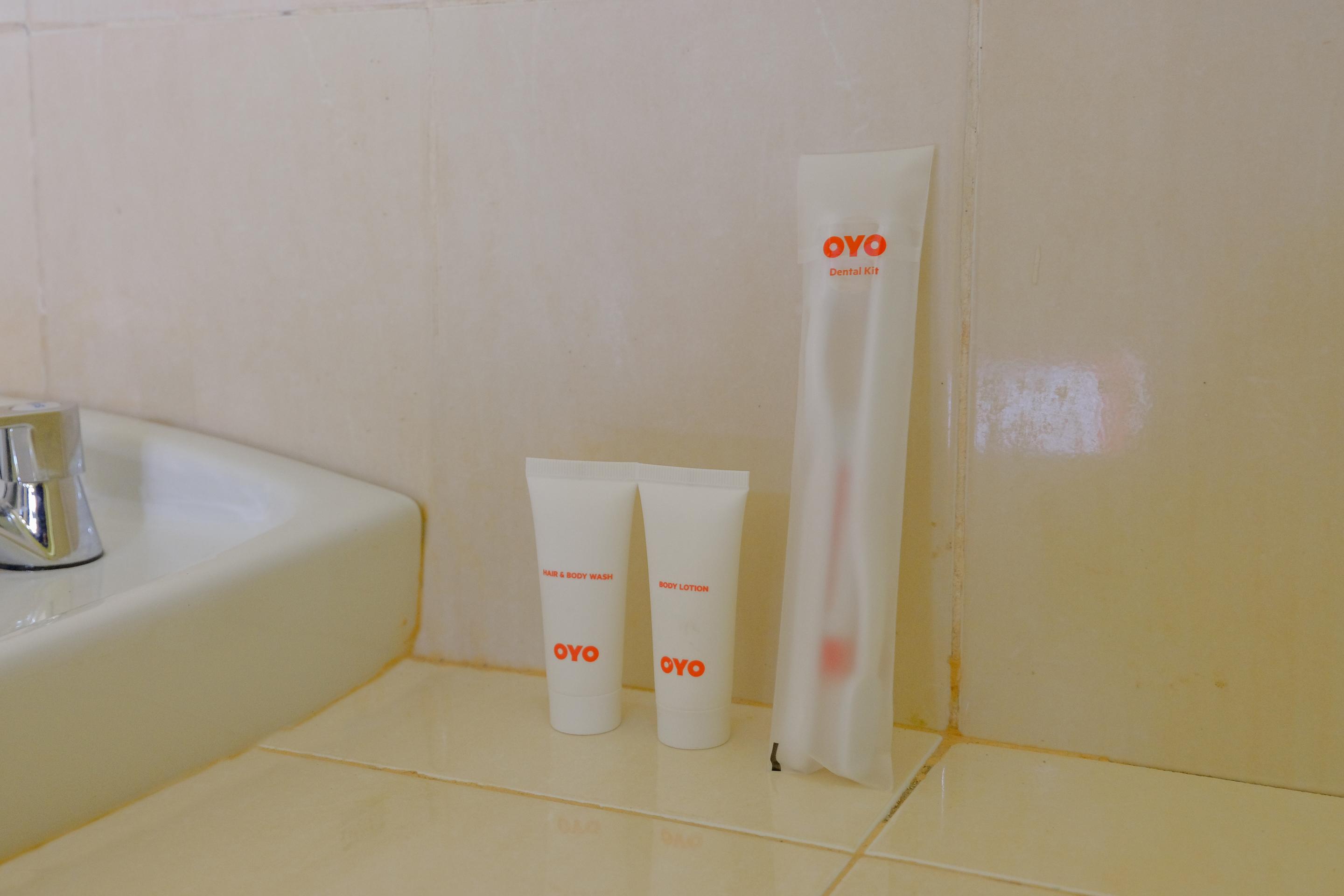 Oyo 1784 Hj. Aniek Residence Madiun Exterior photo