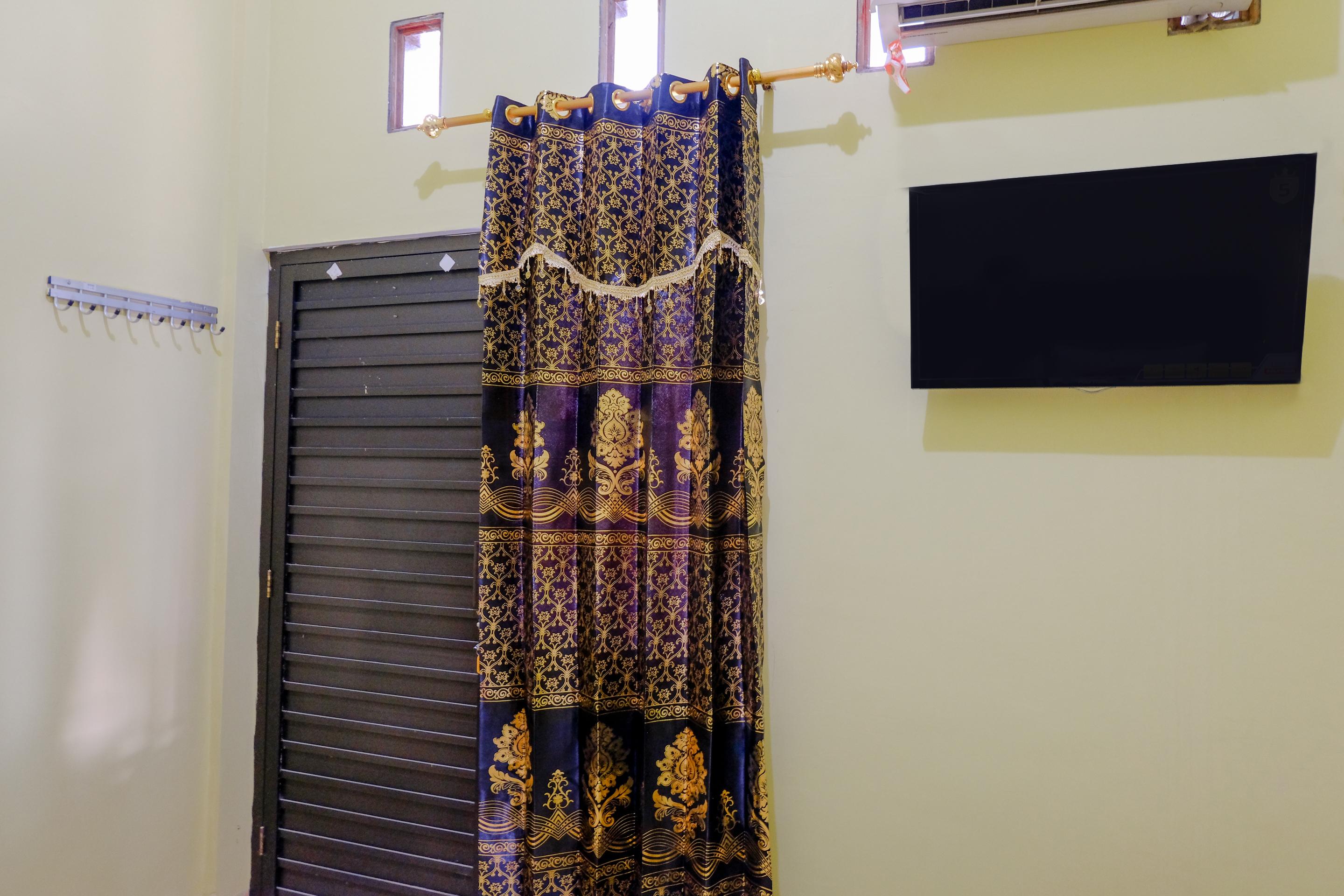 Oyo 1784 Hj. Aniek Residence Madiun Exterior photo