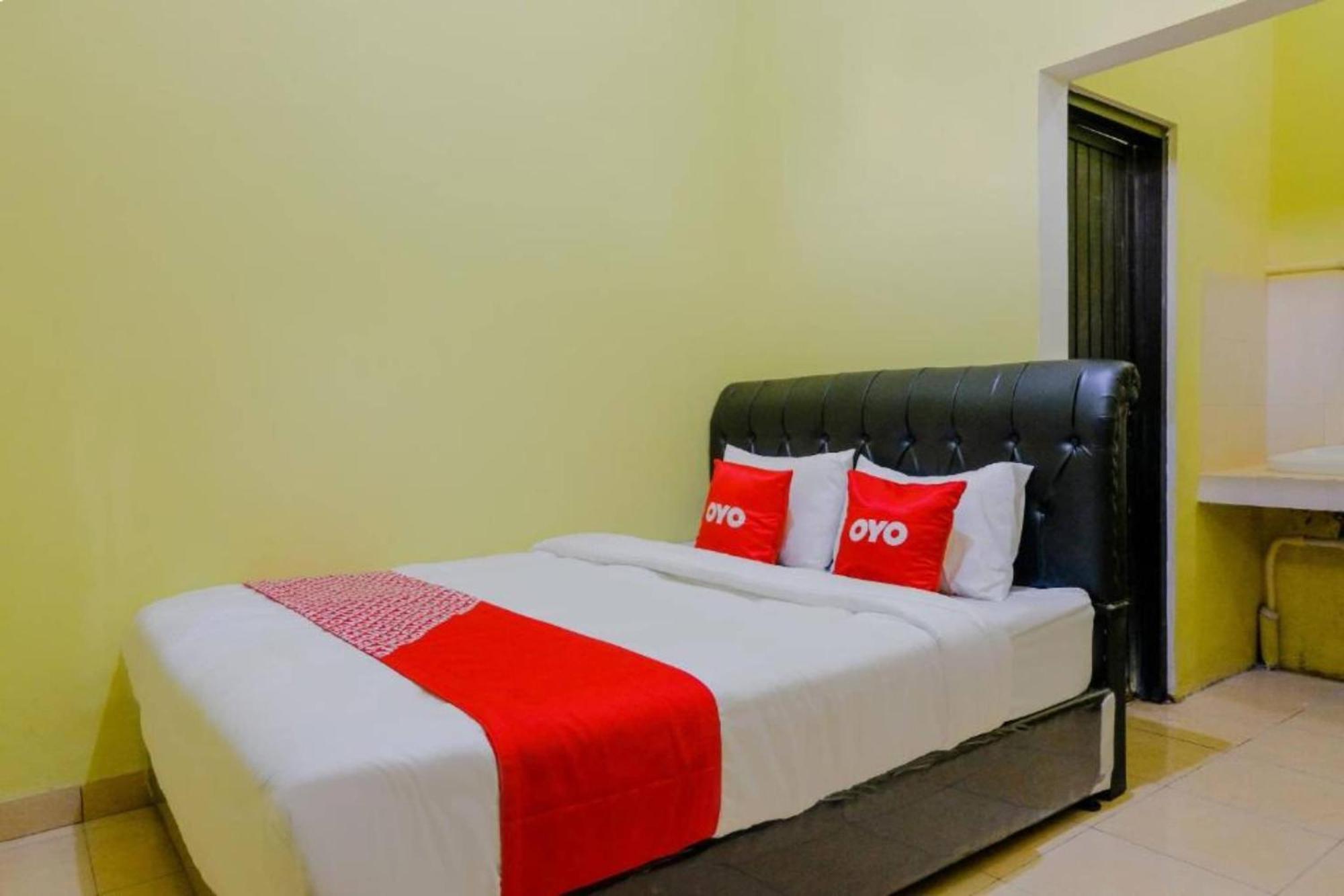 Oyo 1784 Hj. Aniek Residence Madiun Exterior photo