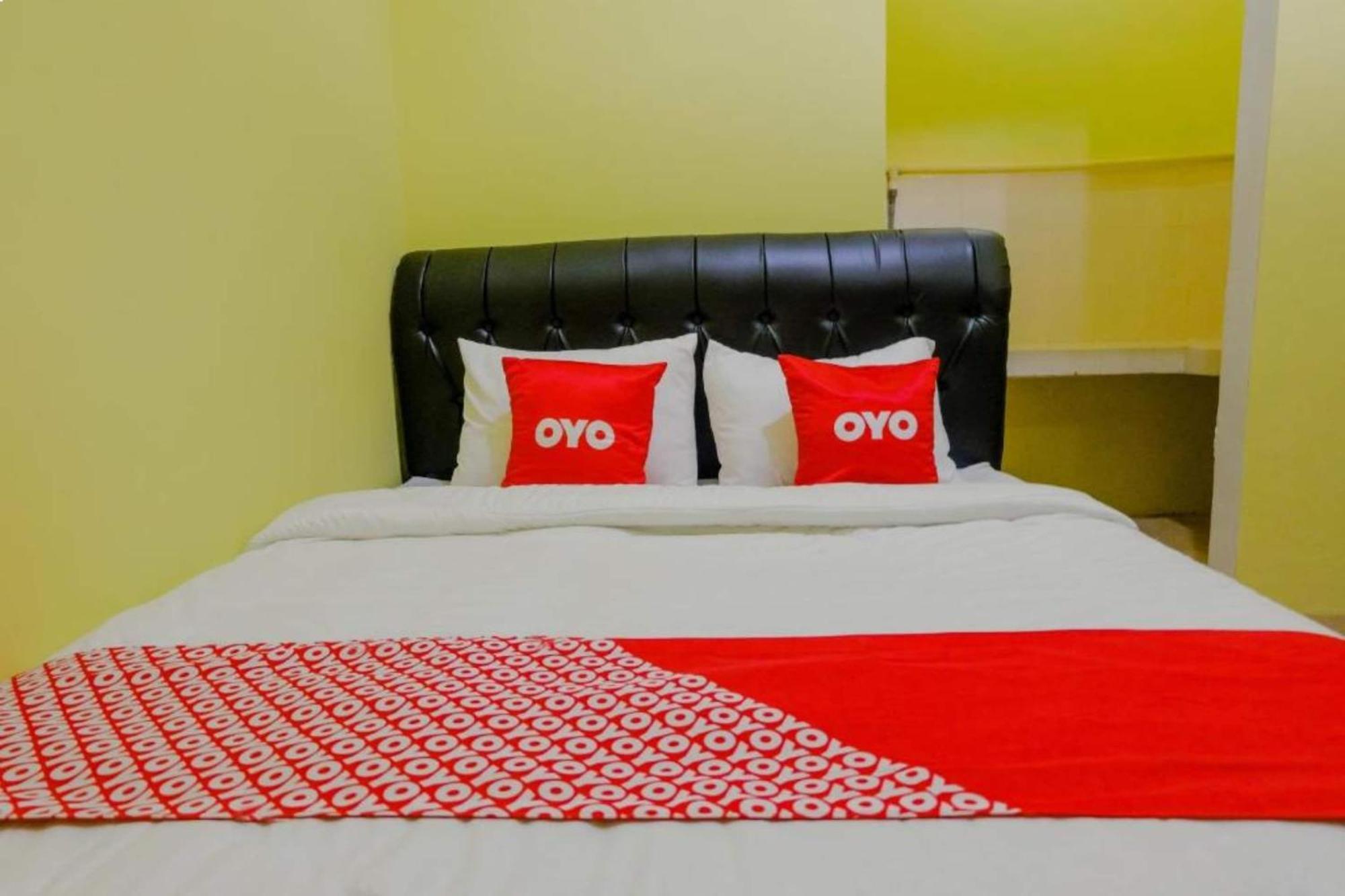 Oyo 1784 Hj. Aniek Residence Madiun Exterior photo
