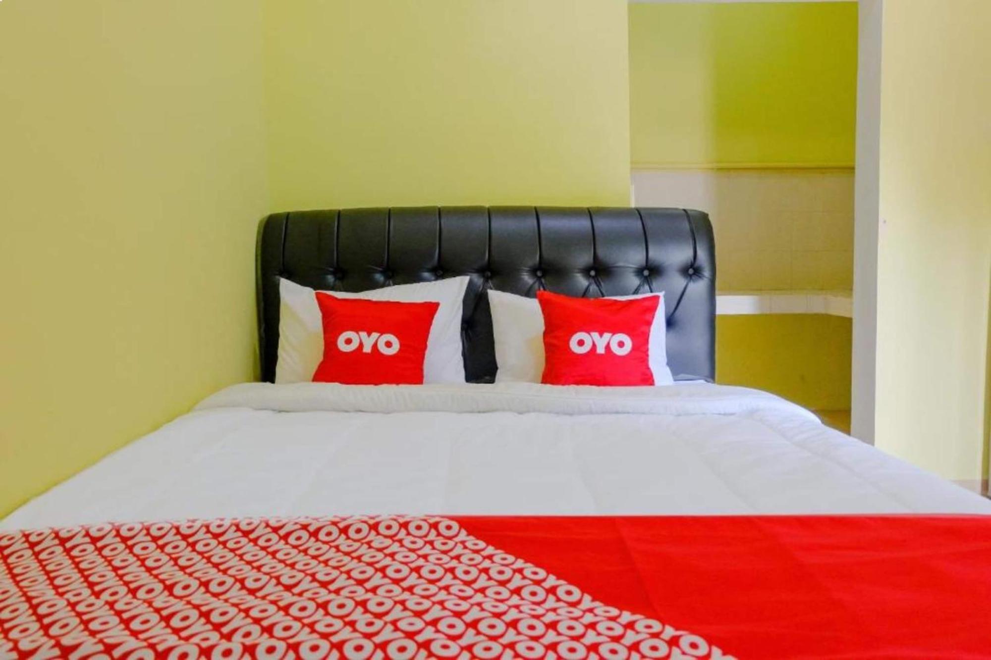 Oyo 1784 Hj. Aniek Residence Madiun Exterior photo